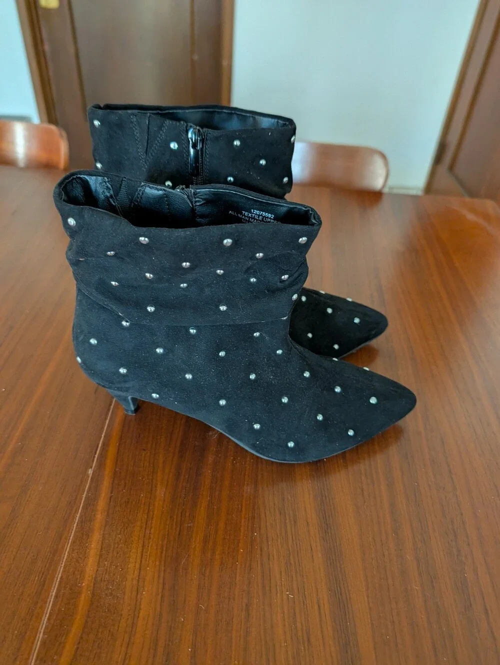 Torrid Black Studded Suede Pointed Toe Ankle Boots Size 9w Pre Owned